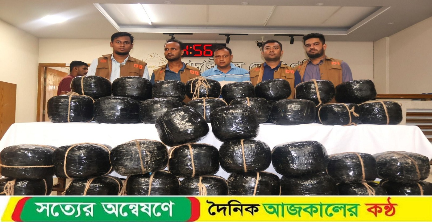 মাদারীপুরে ৯ বস্তা গাঁজা উদ্ধার, দুই মাদক ব্যবসায়ী গ্রেফতার