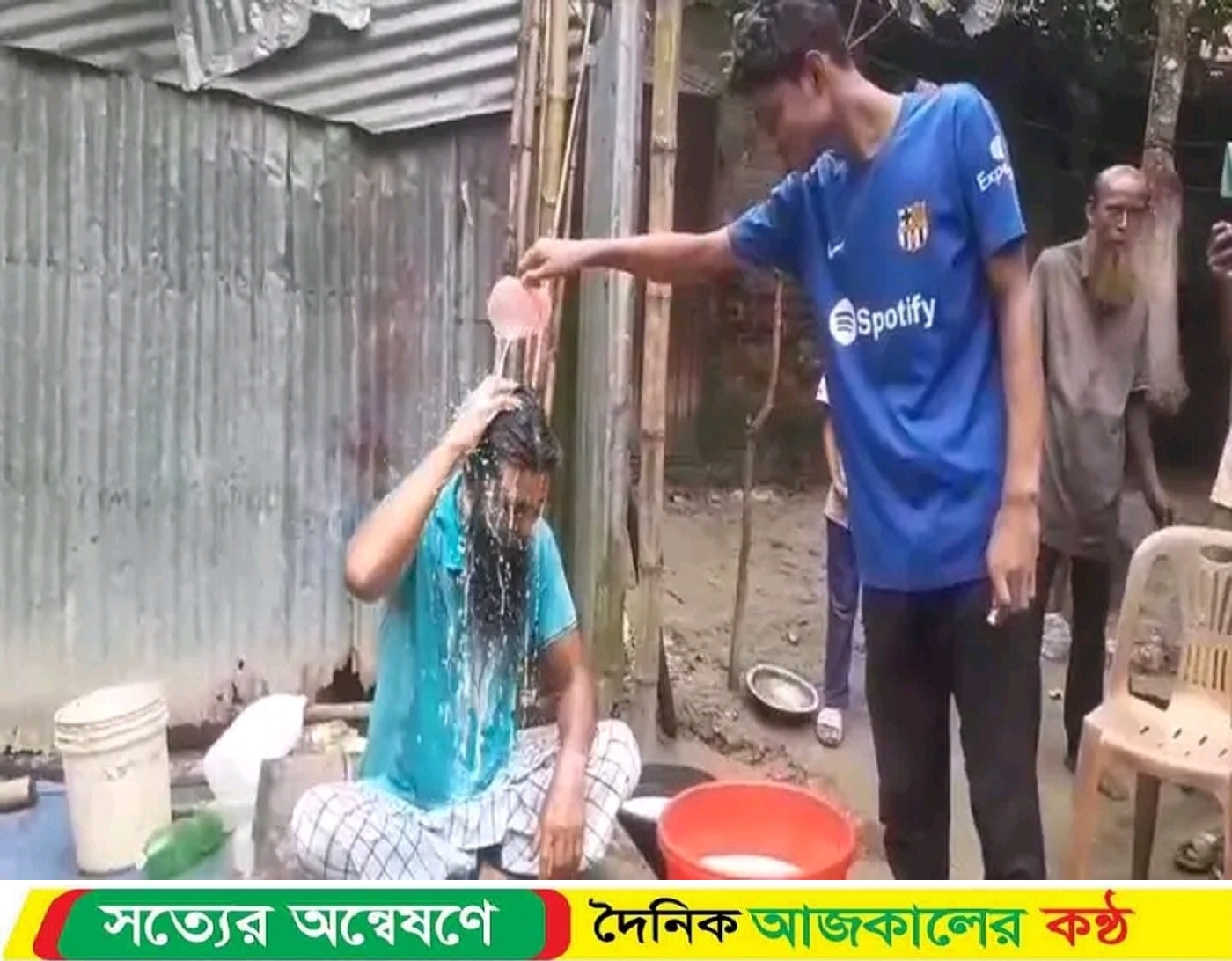 স্ত্রীকে তালাকের পর ১ মণ দুধ দিয়ে গোসল করলেন স্বামী