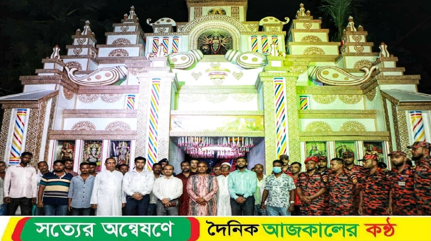 আগৈলঝাড়ায় শারদীয় দুর্গাপূজার মন্ডপ পরিদর্শন করেন জেলা প্রশাসক দেলোয়ার হোসেন