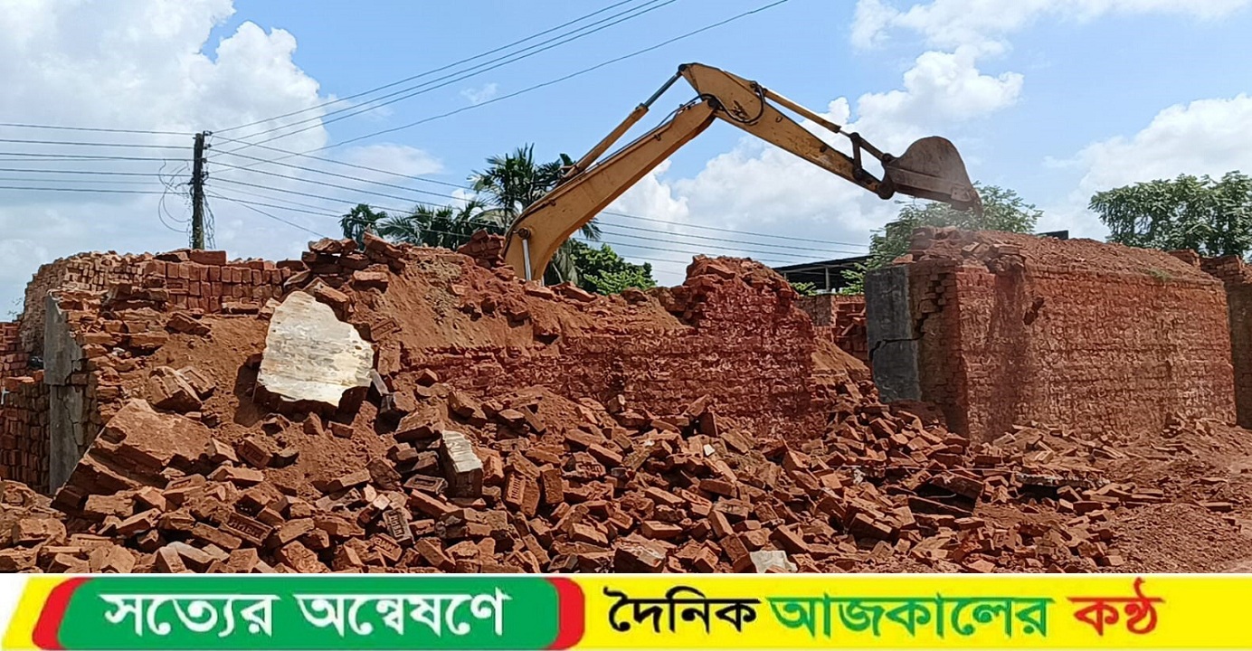 কালীগঞ্জে তিনটি ইটভাটা গুড়িয়ে দিল পরিবেশ অধিদপ্তর