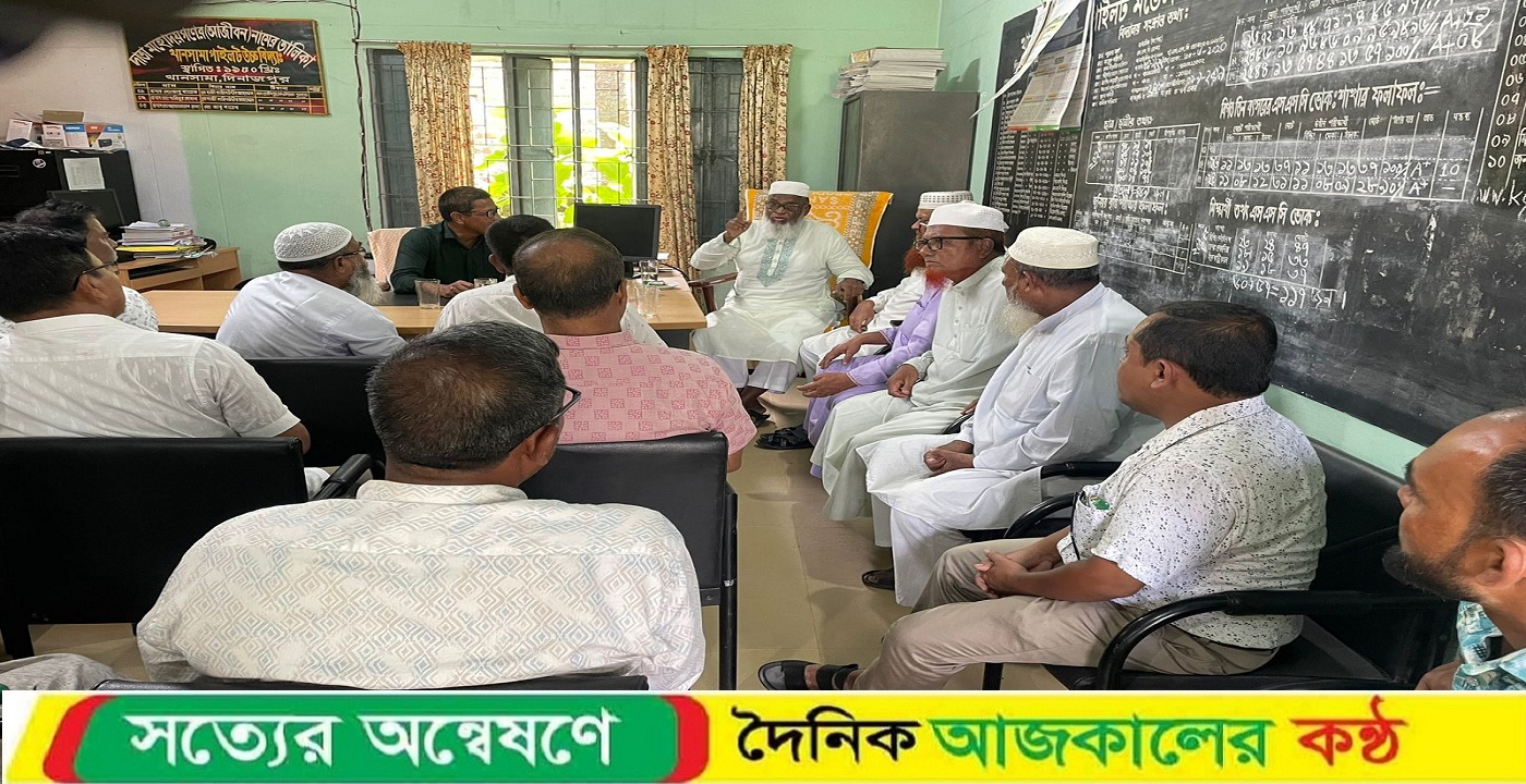 খানাসামায় বাংলাদেশ জামায়াতে ইসলামীর প্রার্থী আফতাব উদ্দিন মোল্লা বিভিন্ন শিক্ষা প্রতিষ্ঠানের শিক্ষকদের সাথে মতবিনিময়