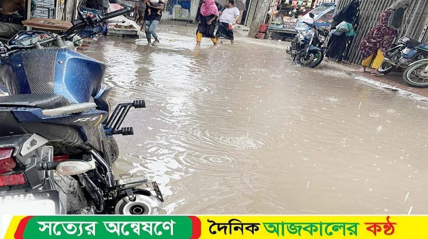 গৌরনদীর হাট-বাজারে বৃষ্টি হলেই জলাবদ্ধতা সড়কে জমে হাঁটু পানি