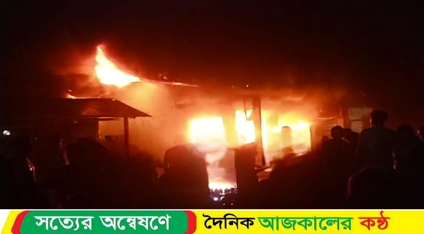 বাউফলের কালাইয়া বন্দরে ২ টি দোকান আগুনে পুড়ে ছাই