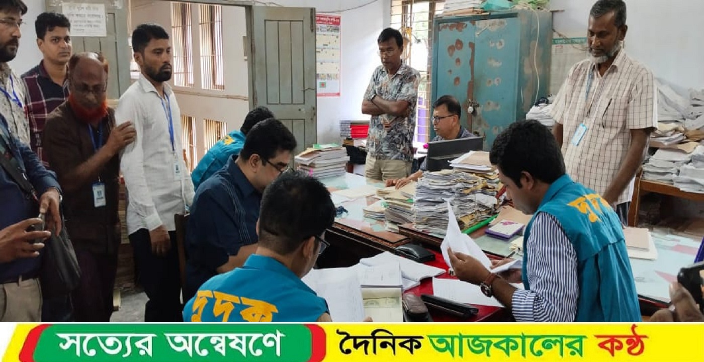 পিরোজপুর জেলা রেজিস্ট্রি ও সাব-রেজিস্ট্রি অফিসে অনিয়ম ও দুর্নীতির অভিযোগে দুদকের অভিযান