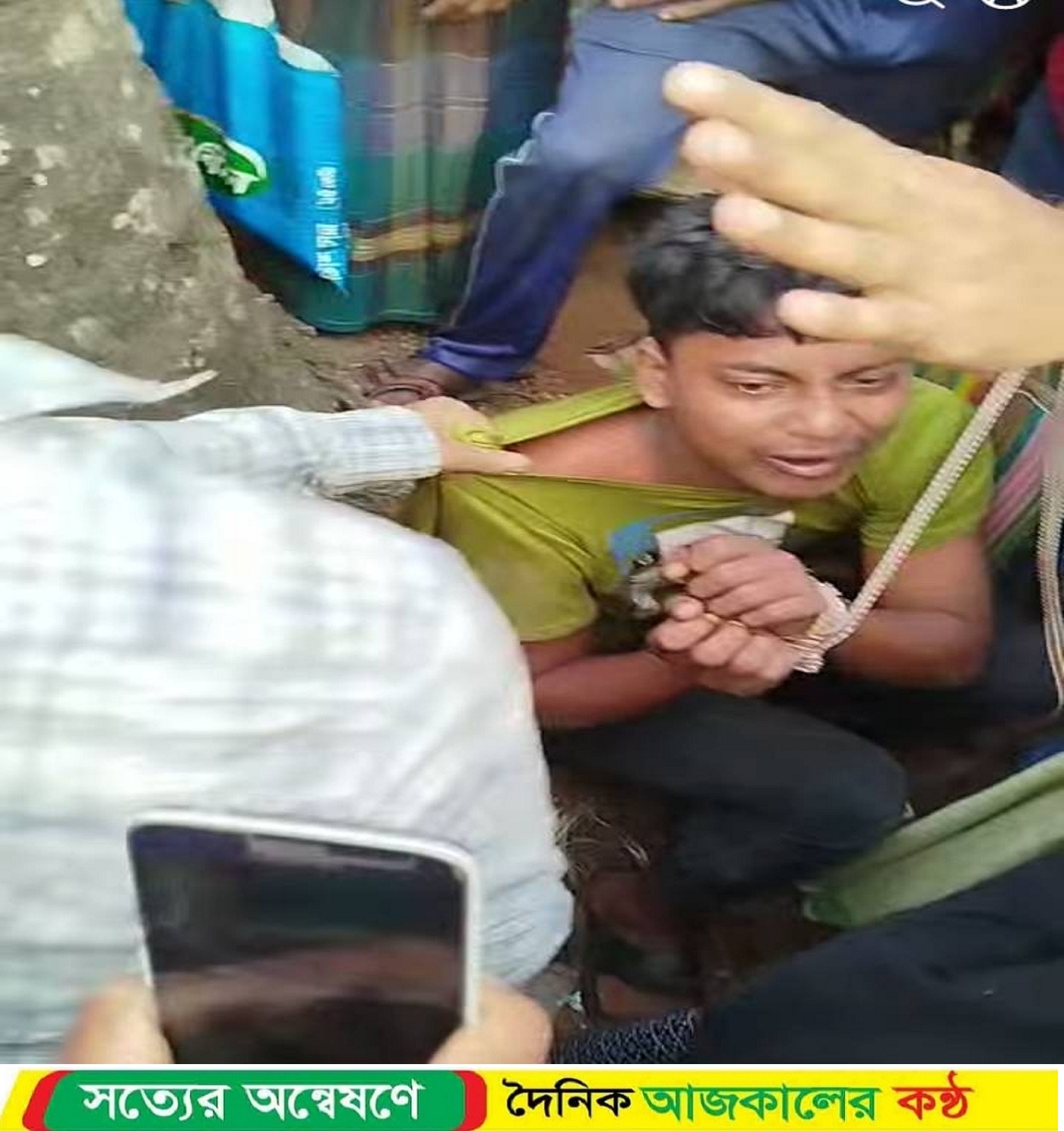 ( বসুন্দিয়া) বাজার থেকে  মোটরসাইকেল চোর কে ধরে গণধোলাই