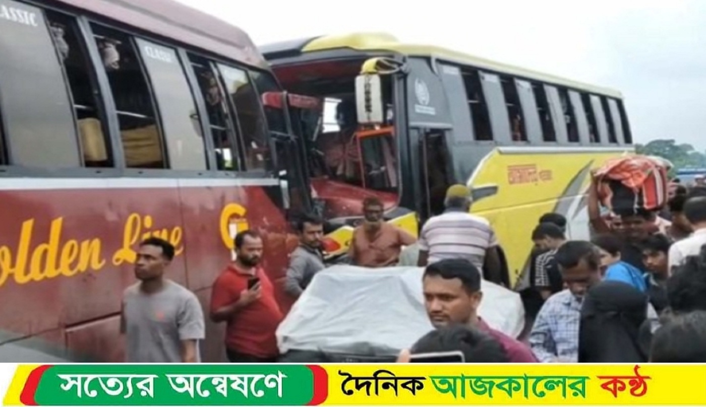 বরিশাল মহাসড়কে যাত্রীবাহী দুটি বাসে মুখোমুখি সংঘর্ষে আহত-২০