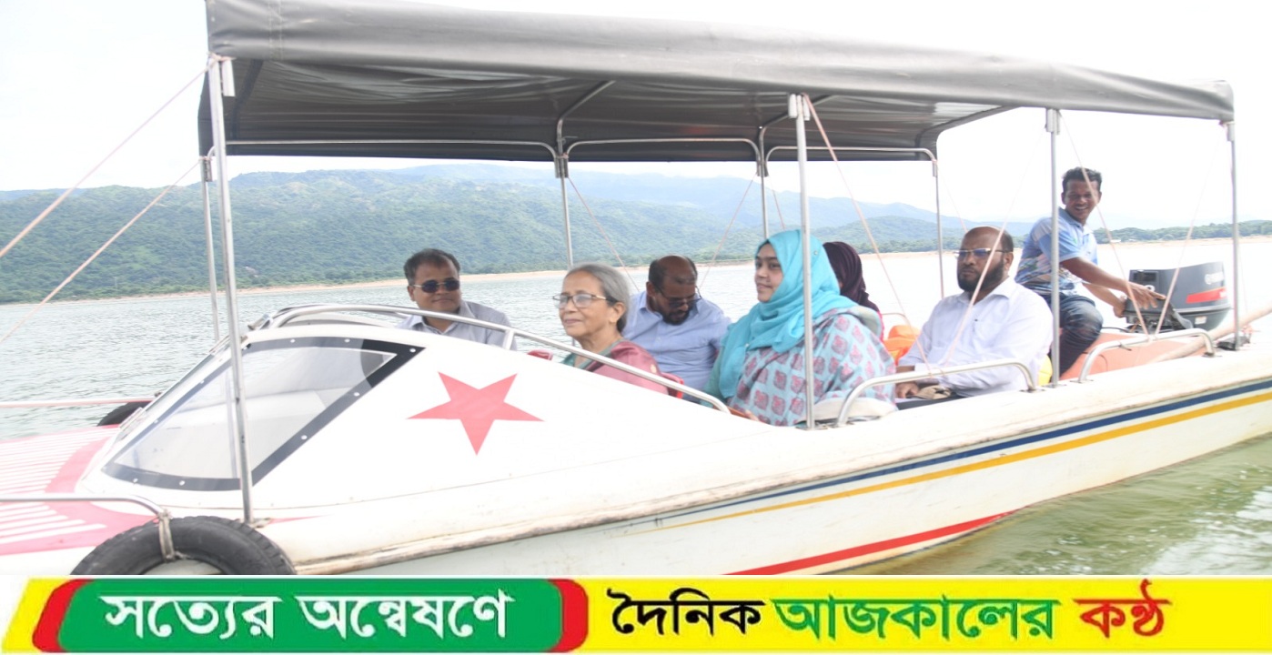 মৎস্য উপদেষ্টার নদী পরিদর্শন; অবৈধ জাল ব্যবহার করায় ৫ জেলের কারাদণ্ড