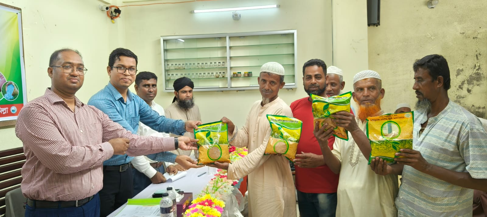 মুরাদনগরে প্রান্তিক কৃষকদের মাঝে সার ও বীজ বিতরণ