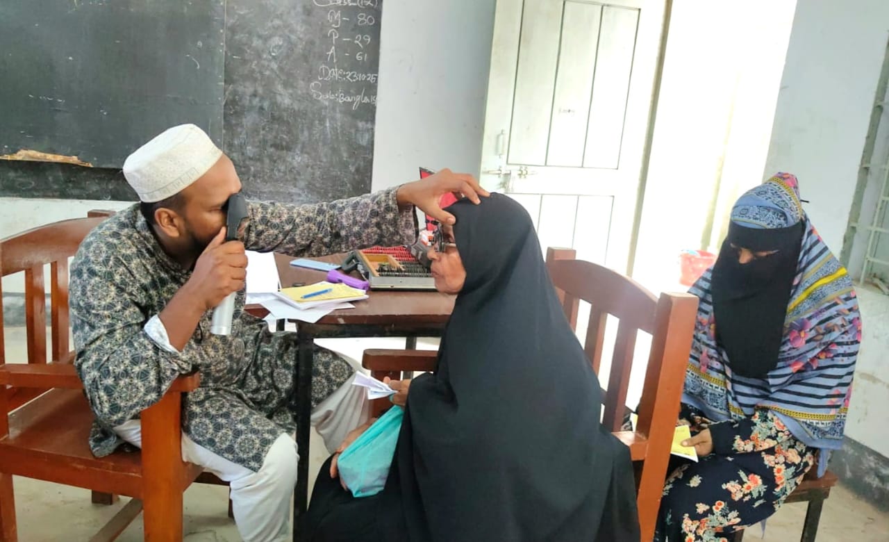 বিনামূল্যে চক্ষু চিকিৎসায় সেবা পেলেন মুরাদনগরের ২৮০ নারী-পুরুষ
