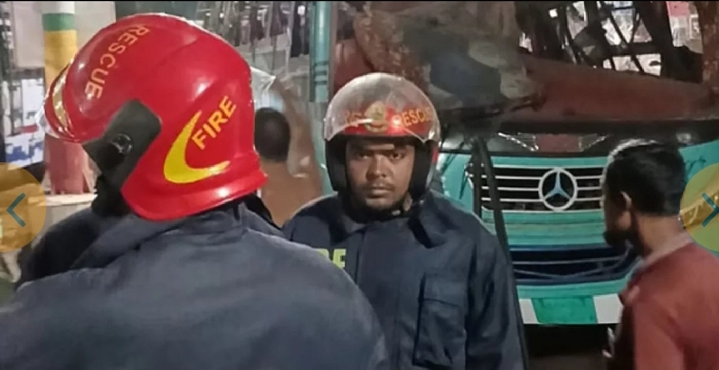 নোয়াখালীতে গ্যাস নেওয়ার সময় বাসের সিলিন্ডার বিস্ফোরণ, আহত ৪