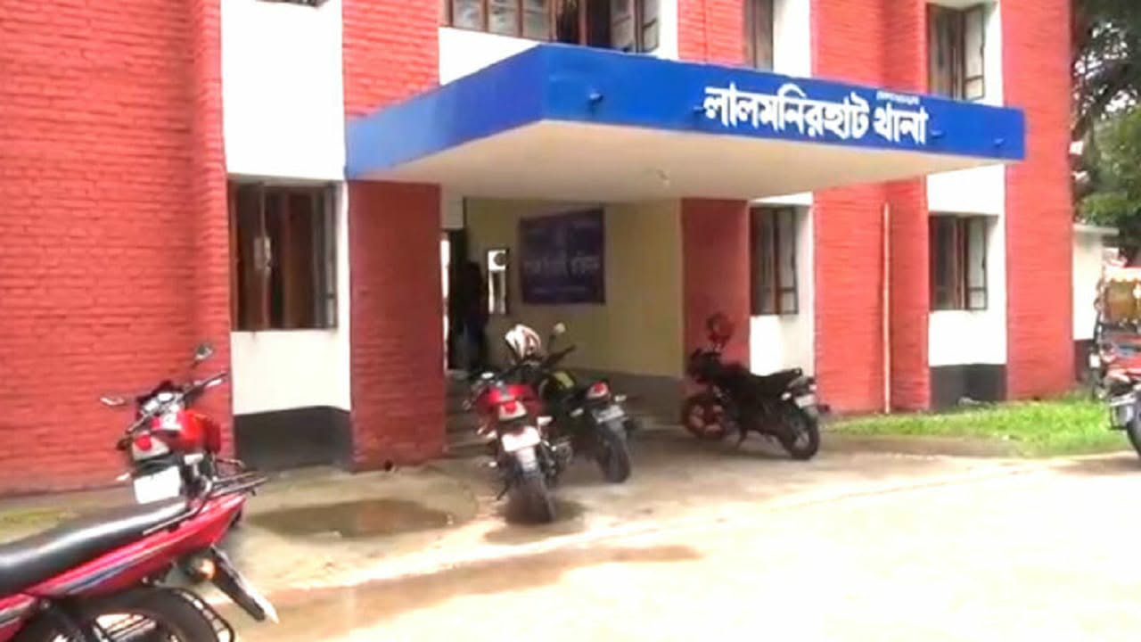 লালমনিরহাটে জমাজমি নিয়ে বিরোধ-প্রতিপক্ষকে ফাঁসাতে গভীর রাতে মারধোরে নাটক!