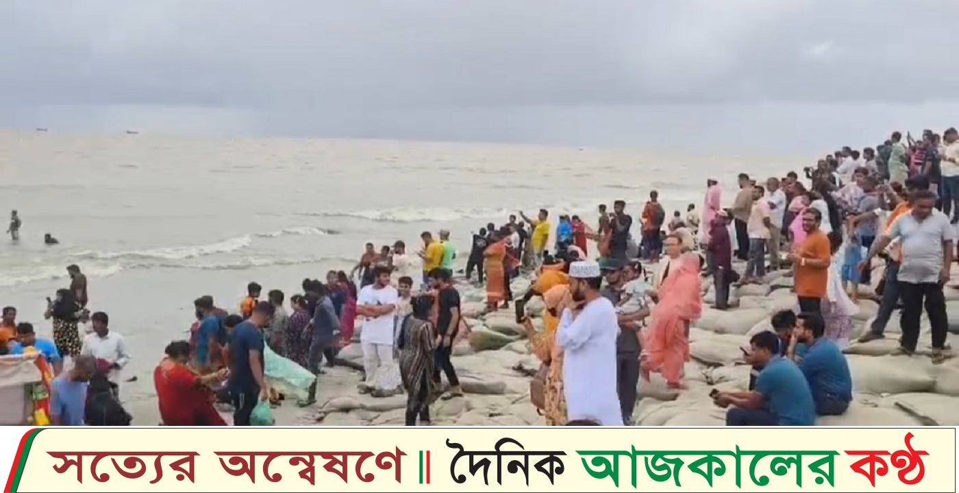 দুর্গাপূজা ও সাপ্তাহিক ছুটিতে কুয়াকাটায় পর্যটকের ঢল