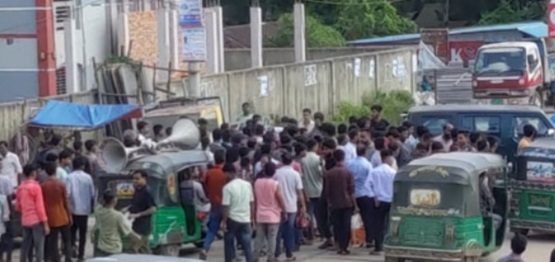 মিরসরাইয়ে বিএনপির ৩১ দফার লিফলেট বিতরণে বহিষ্কৃত নেতার অনুসারীদের বাধা