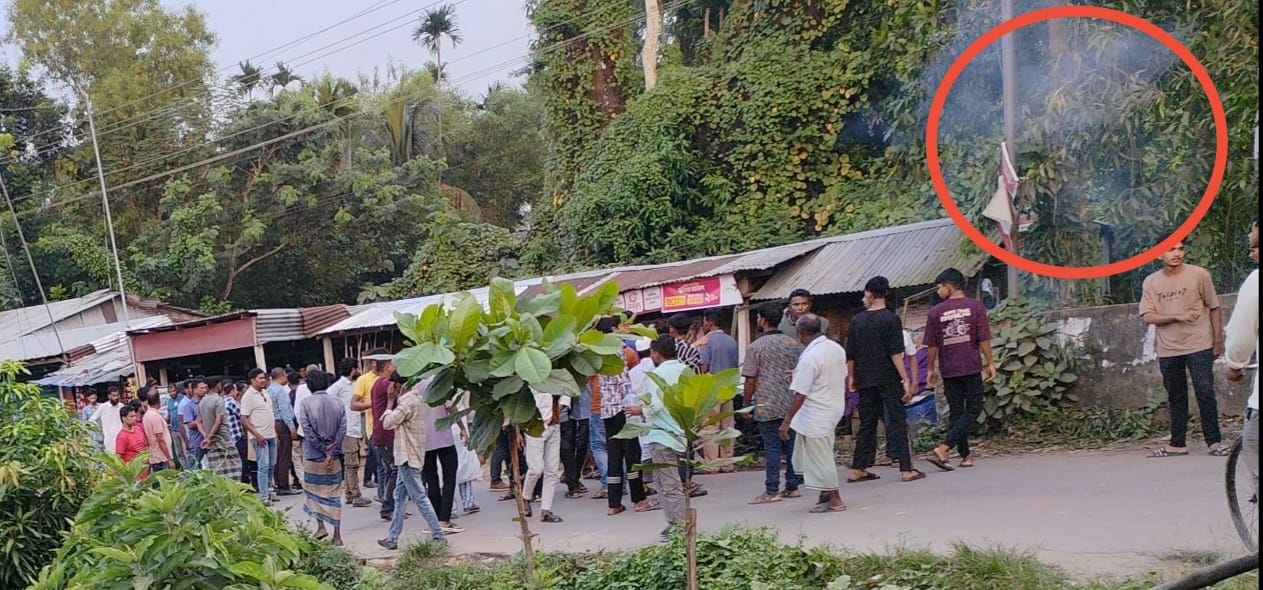 মিরসরাইয়ে সংবাদ সংগ্রহে যাওয়া সাংবাদিক বহনকারী গাড়িতে ককটেল নিক্ষেপ ও সাংবাদিকদের হেনস্তার ঘটনা ঘটে