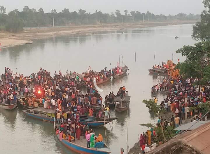 নওগাঁর আত্রাইে দেবি শ্যামাকে অশ্রু জলে বিদায় দিলেন ভক্তরা