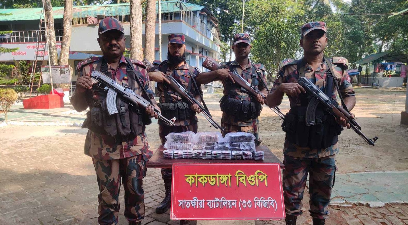 সাতক্ষীরা ও কলারোয়া সীমান্তে মাদক বিরোধী বিশেষ অভিযানে ভারতীয় মালামাল জব্দ
