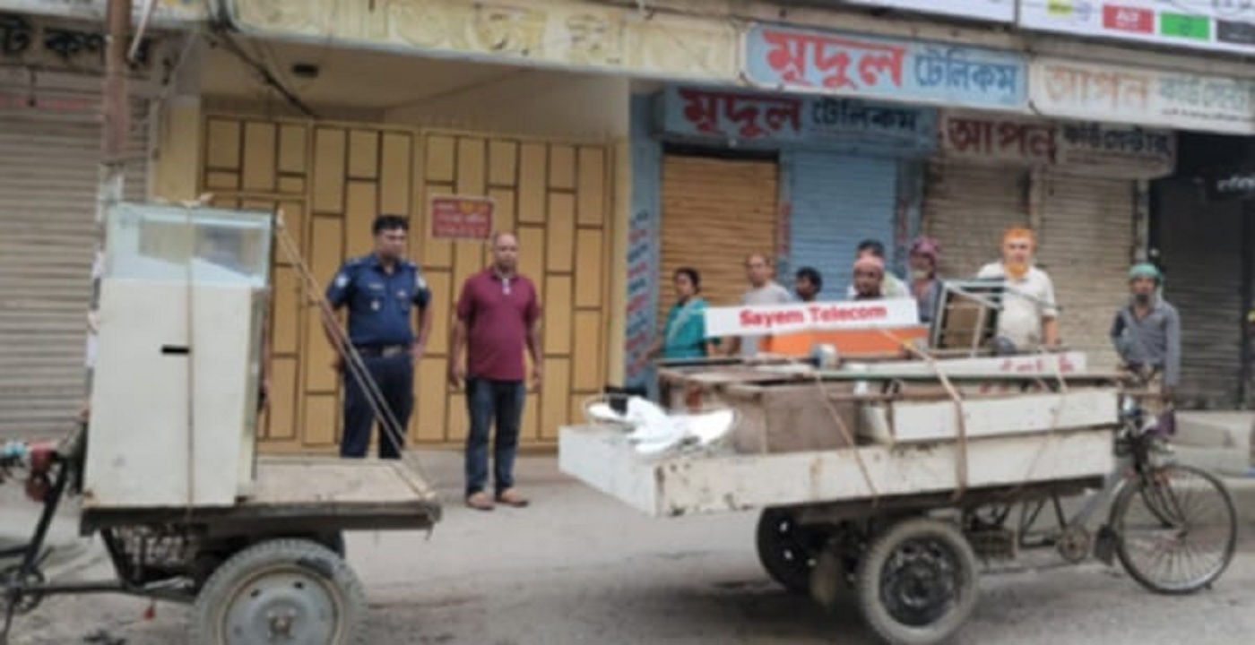 ময়মনসিংহে হারুন টাওয়ারের দোকানের লুন্ঠিত মালামালের অংশ উদ্ধার; রিমান্ডর আসামি চালান