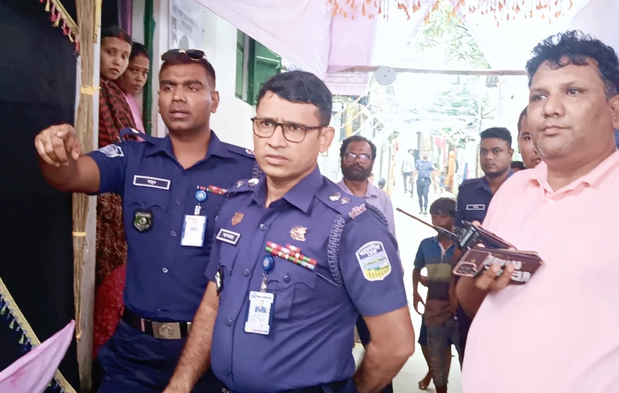 ময়মনসিংহে বন্ধু সংঘ মন্দিরে হামলা ও মূর্তি ভাঙচুর, তিনজন আহত গ্রেফতার ১