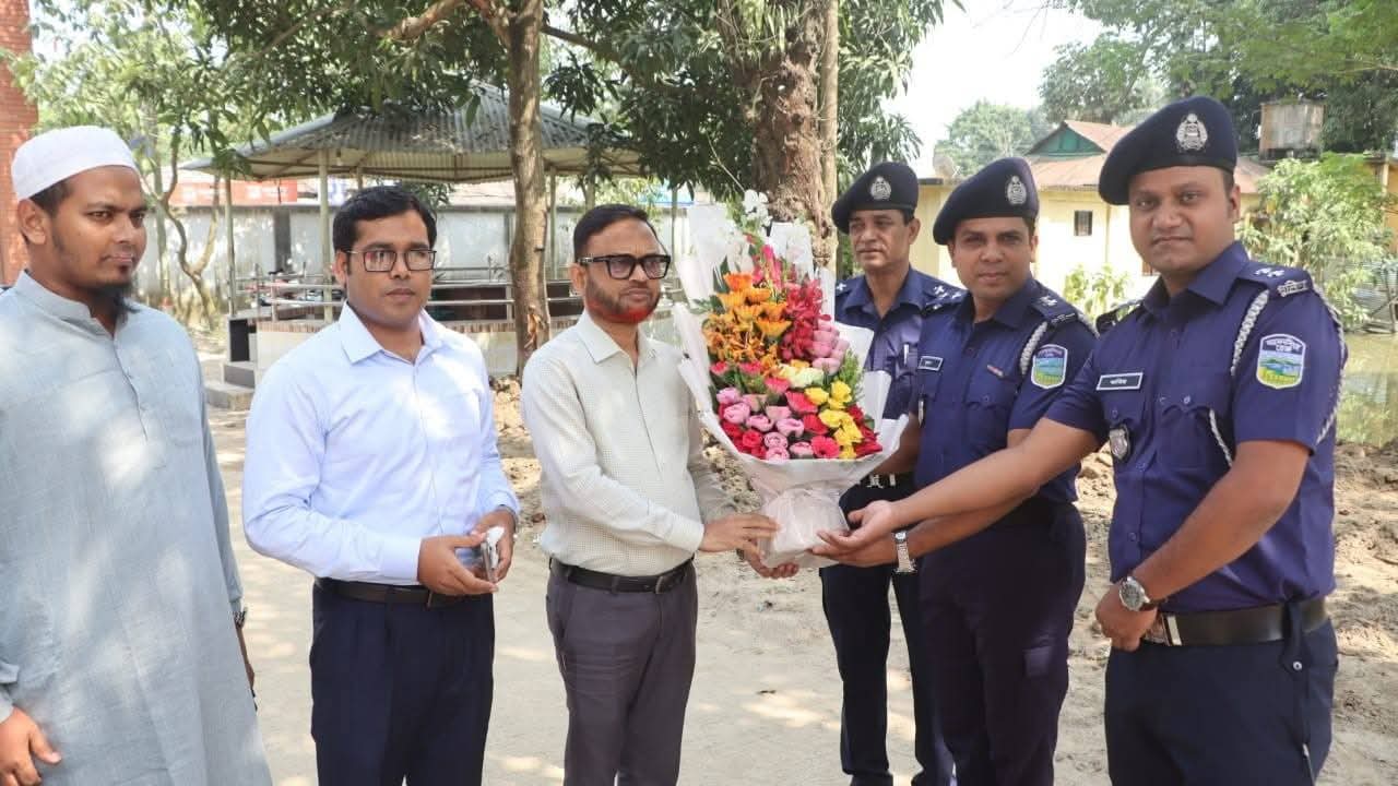 গফরগাঁওয়ে বিভিন্ন সরকারি প্রতিষ্ঠান পরিদর্শন ও উন্নয়ন কাজের উদ্বোধন করলেন জেলা প্রশাসক মুফিদুল আলম
