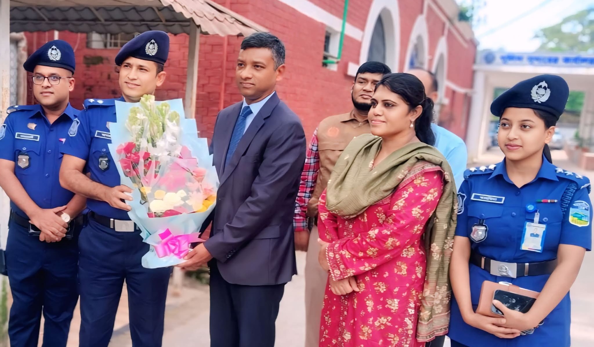 ময়মনসিংহে পুলিশ সুপার কার্যালয় পরিদর্শন করলেন অতিরিক্ত ডিআইজি একেএম আকতারুজ্জামান
