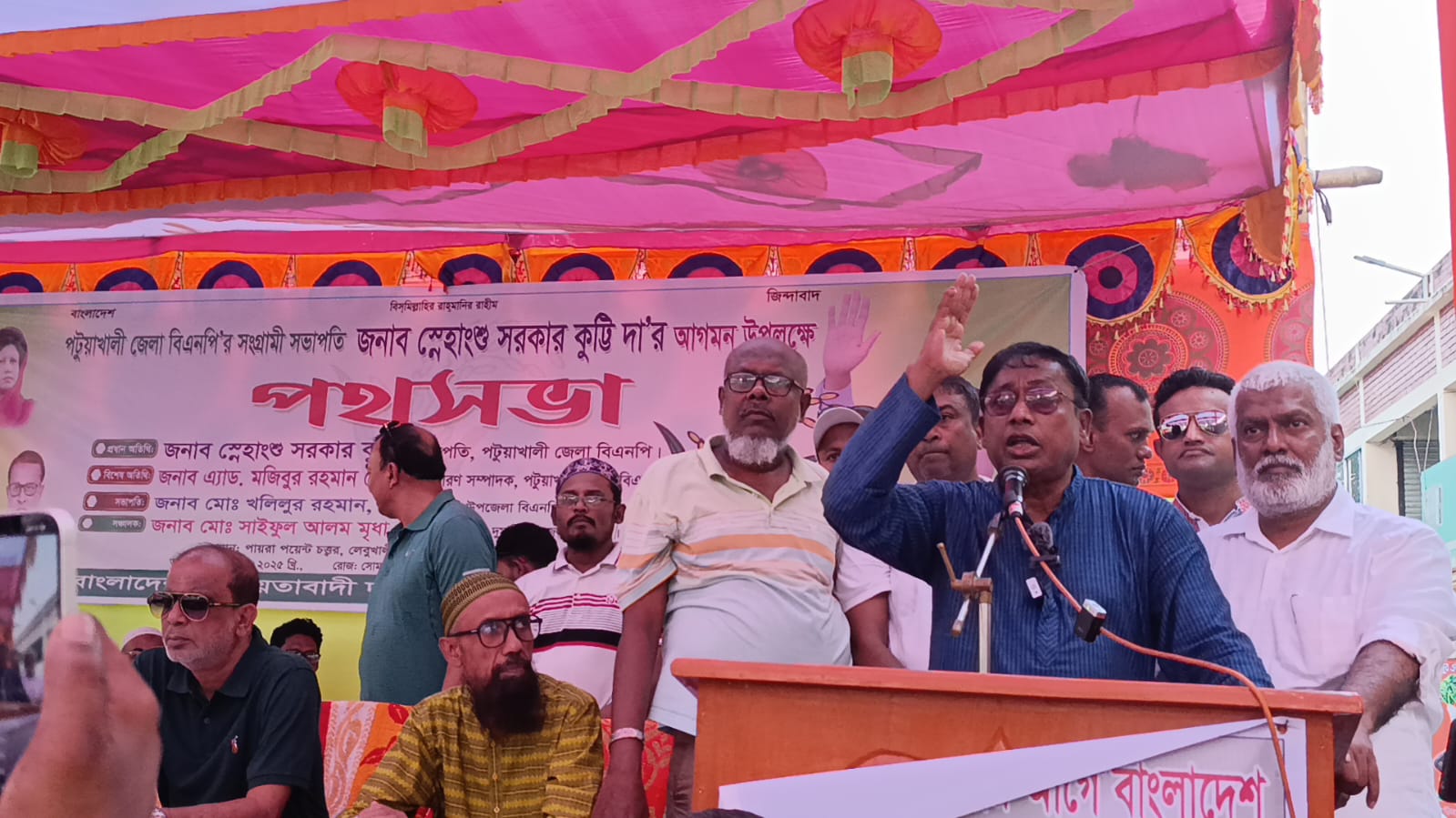 দুমকিতে বিএনপির পথসভায় মানুষের ঢল: লেবুখালী পায়রা পয়েন্টে জনসমুদ্রে পরিণত হয় সভাস্থল