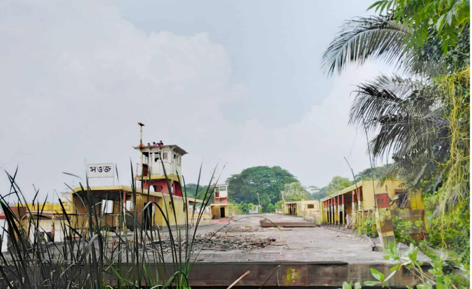 চুরি-অবহেলায় ধ্বংসের পথে দুমকির কোটি টাকার ফেরি সম্পদ