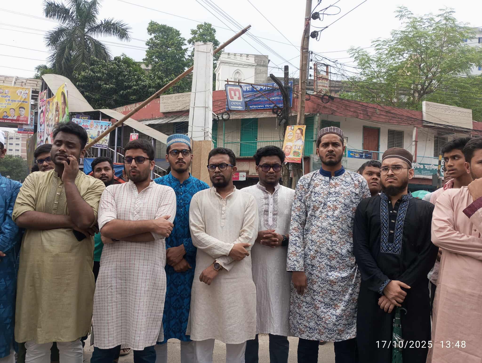 গাজীপুরে শিশু ধর্ষণের প্রতিবাদে জবিতে শিক্ষার্থীদের বিক্ষোভ মিছিল