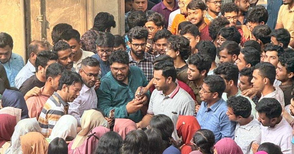 হাসিবের ইচ্ছা পূরণে ১,৫০০ শিক্ষার্থীকে আইসক্রিম খাওয়ালেন ছাত্রদল নেতা শাহরিয়ার