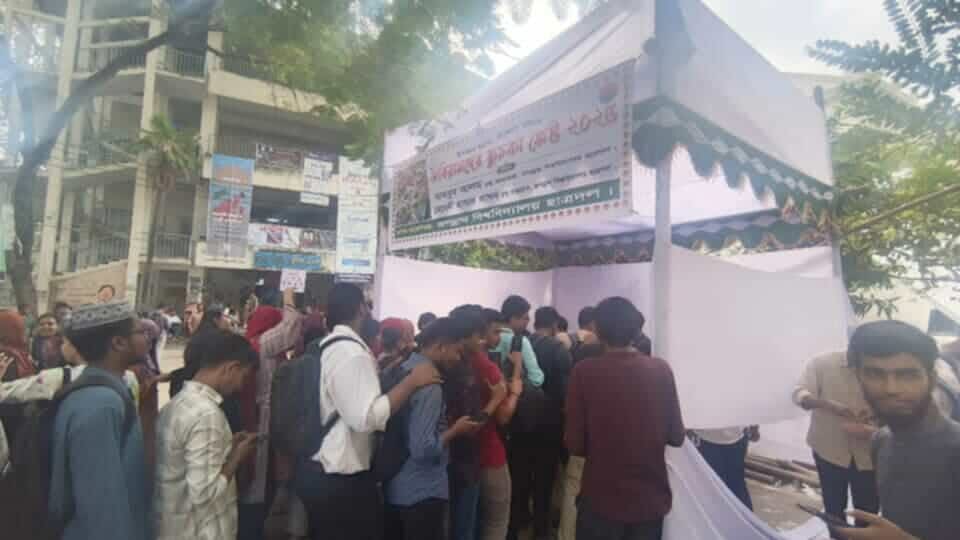 জবি ছাত্রদল নেতার উদ্যোগে ফুচকা ফেস্ট অনুষ্ঠিত