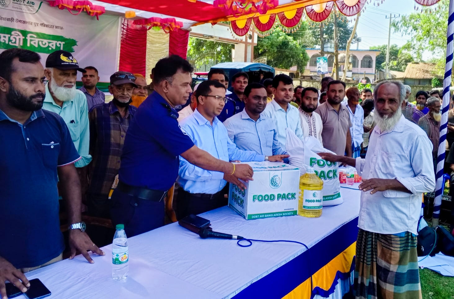 সরিষাবাড়ীতে ৫ শত পরিবারের  মধ্যে খাদ্যসামগ্রী বিতরণ