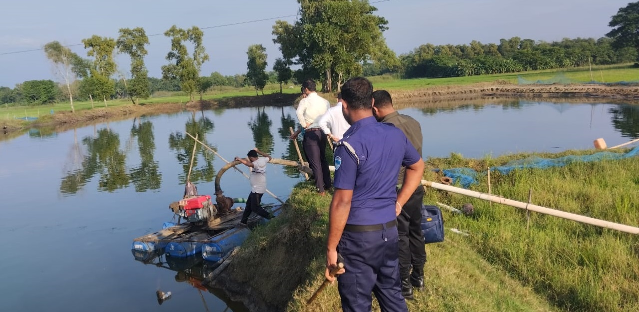 দেবিদ্বারে নির্বাহী কর্মকর্তার নেতৃত্বে ড্রেজার অপসারণ ও কয়েকশ ফুট পাইপ ধ্বংস