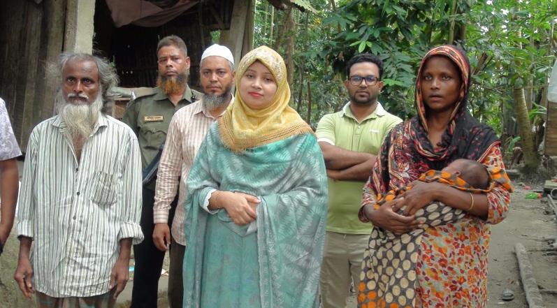 দৈনিক আজকালের কন্ঠে সংবাদ প্রকাশে অসহায় পরিবারের গৃহ নির্মাণের দায়িত্ব নিলেন ইউএনও রুমানা আফরোজ