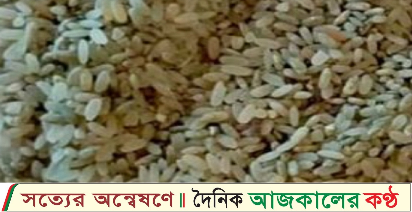 উলিপুরে পচা ও দুর্গন্ধযুক্ত চাল সরবরাহের অভিযোগ