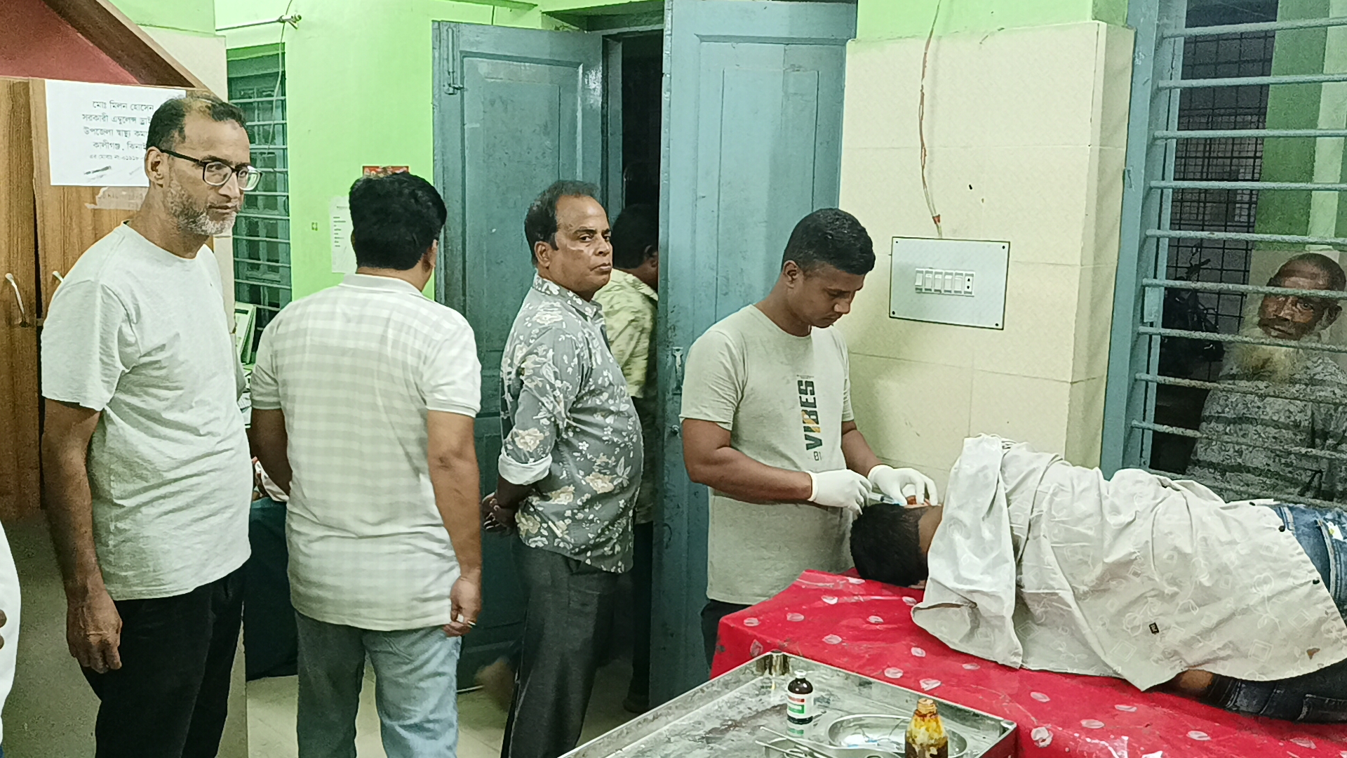 কালীগঞ্জে সাংবাদিককে কুপিয়ে জখম