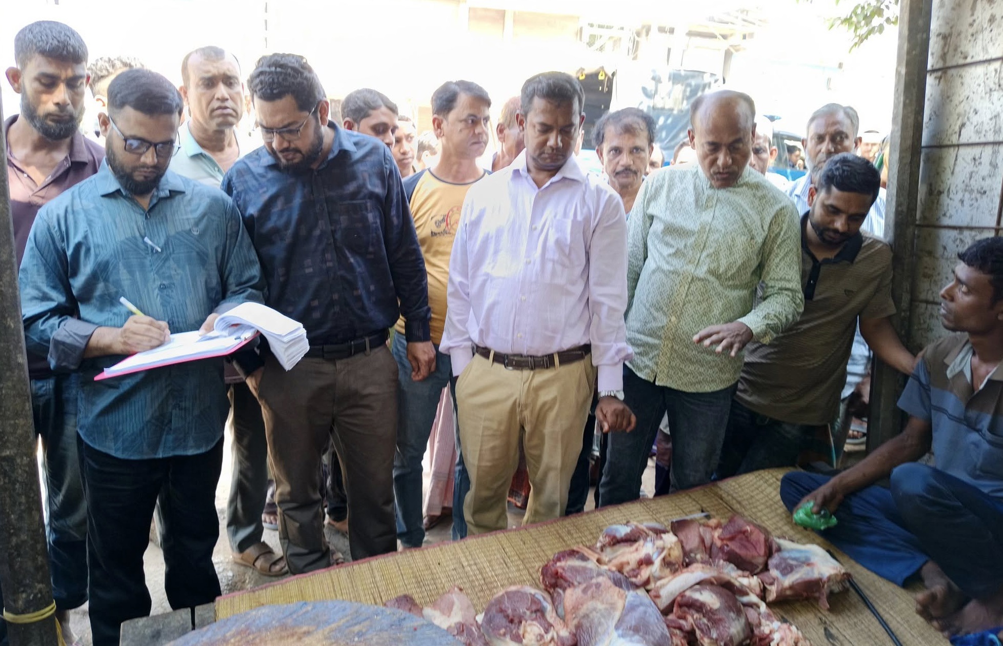 কালীগঞ্জে মাংসের দোকানে ভ্রাম্যমান আদালত