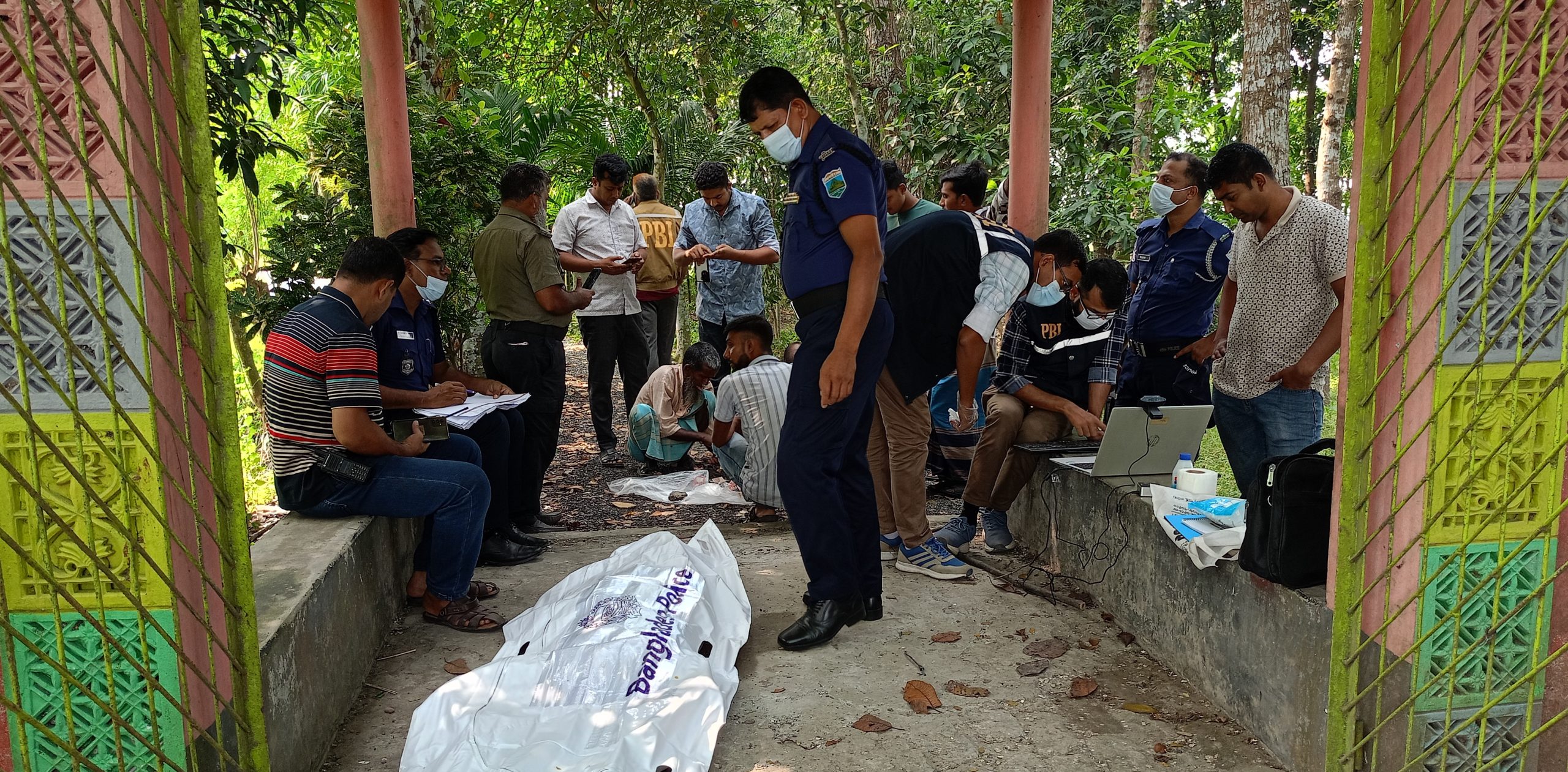 বড়াইগ্রামে অজ্ঞাত ব্যক্তির লাশ উদ্ধার, ফিঙ্গারপ্রিন্টে মিলল পরিচয়
