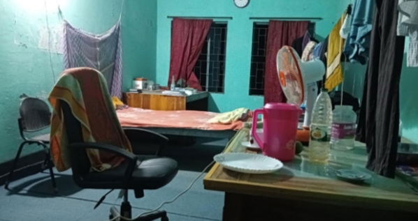 ৩৫ শতাংশ বাড়ি ভাড়া নিয়েও প্রশাসনিক ভবনে সংসার পেতেছেন কলেজ অধ্যক্ষ