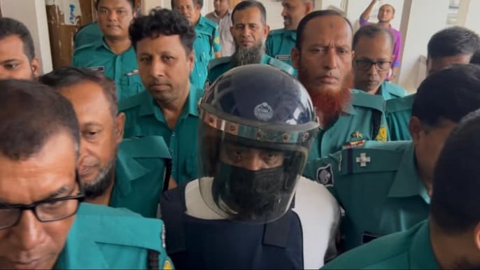 আত্মসমর্পণ করে কারাগারে সাবেক সচিব খুরশীদ