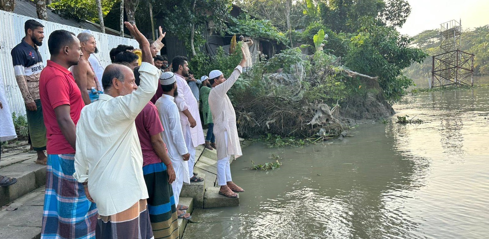 নদী ভাঙন পরিদর্শনে বাউফলের জননেতা ড. শফিকুল ইসলাম মাসুদ: জিও ব্যাগ স্থাপনে উদ্যোগ গ্রহণের ঘোষণা
