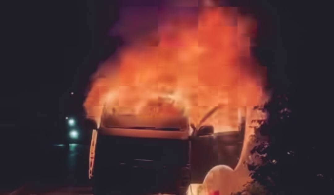 কালিয়াকৈর উপজেলা সূত্রাপুর এলাকায় চলন্ত অ্যাম্বুলেন্সে আগুনে পুড়ে ছাই