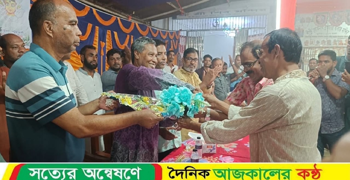 বাউফলে শারদীয় দুর্গোৎসবে বিএনপি নেতা মুনির হোসেনের মতবিনিময়