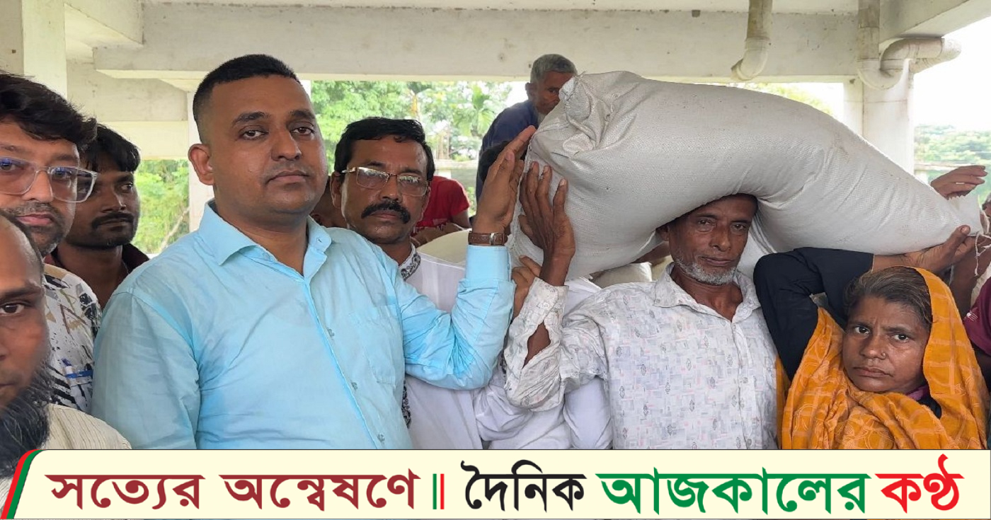 বাউফলে জেলে ও মান্তা সম্প্রদায়কে চাল বিতরণ করলেন নির্বাহী অফিসার আমিনুল ইসলাম