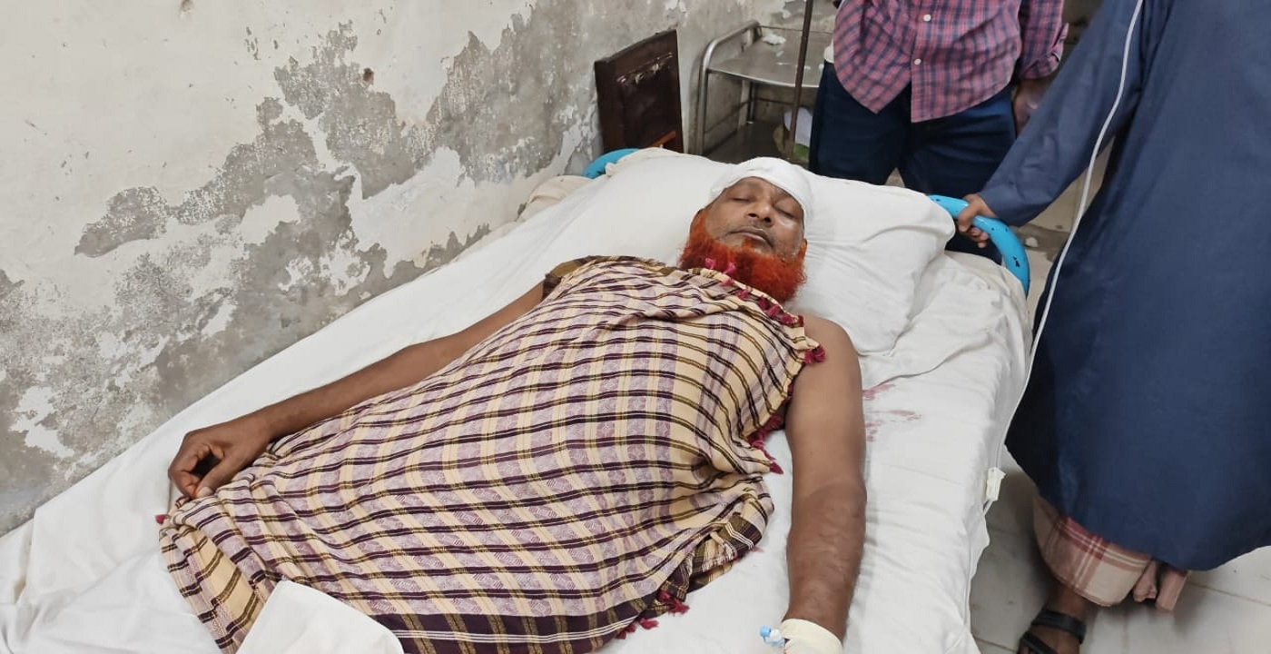 পিরোজপুরে জামায়াতে ইসলামী নেতাকে কু/পি/য়ে জ’খম