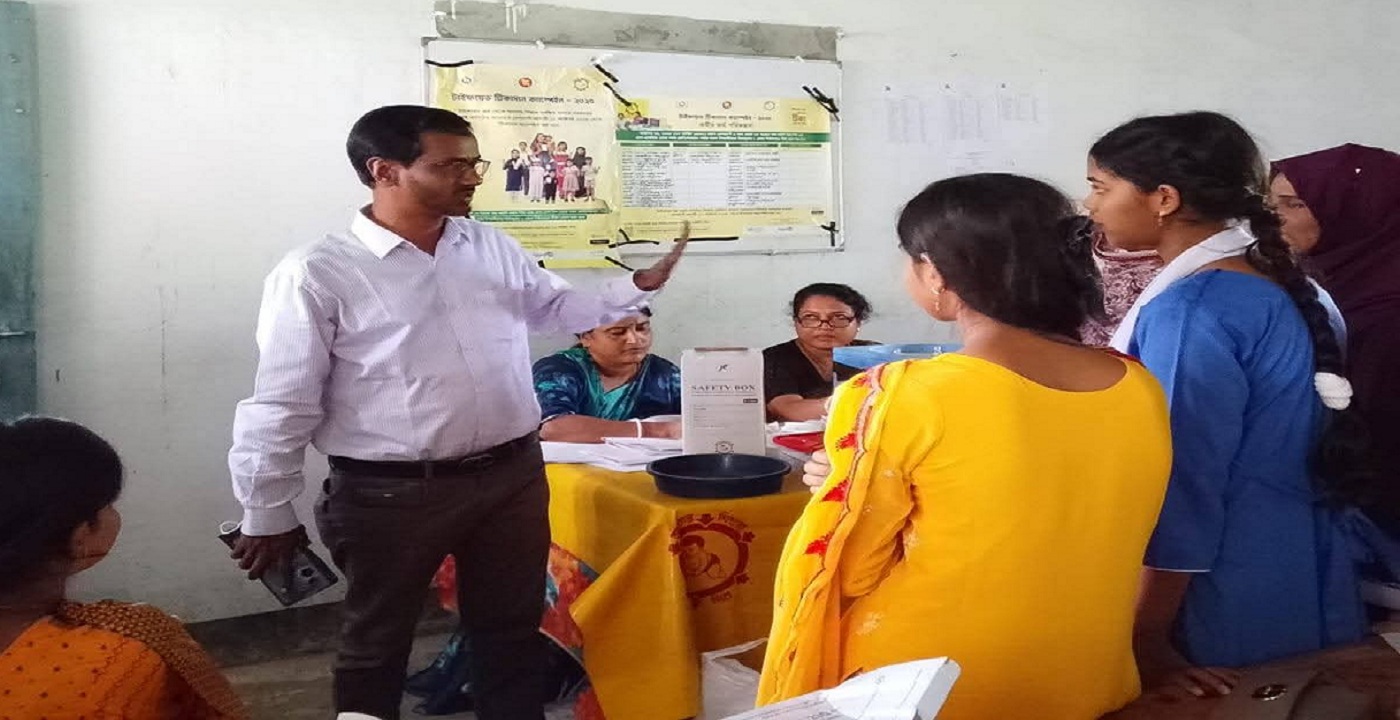 পিরোজপুরে টাইফয়েড টিকা কার্যক্রম অব্যাহত : সাড়ে ৩ লাখ টিকা দেওয়ার টার্গেট