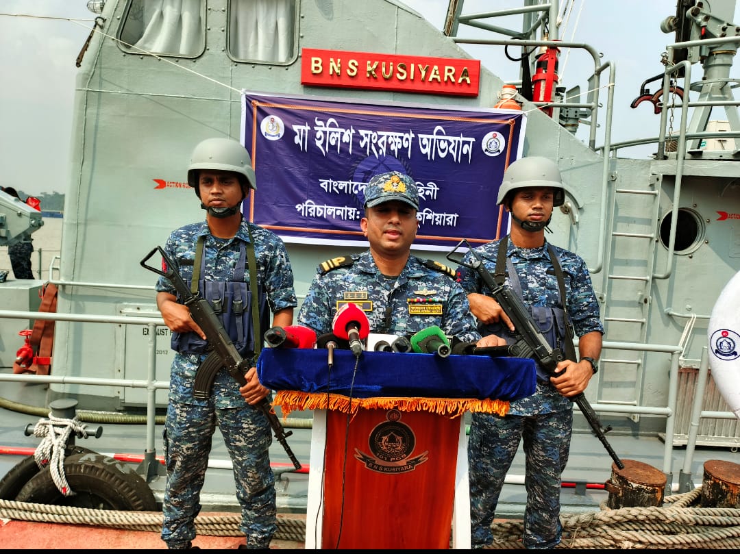 কাউখালীতে মা ইলিশ রক্ষায় নৌ বাহিনীর অভিযানে ১০ লক্ষ টাকার অবৈধ জাল জব্দ
