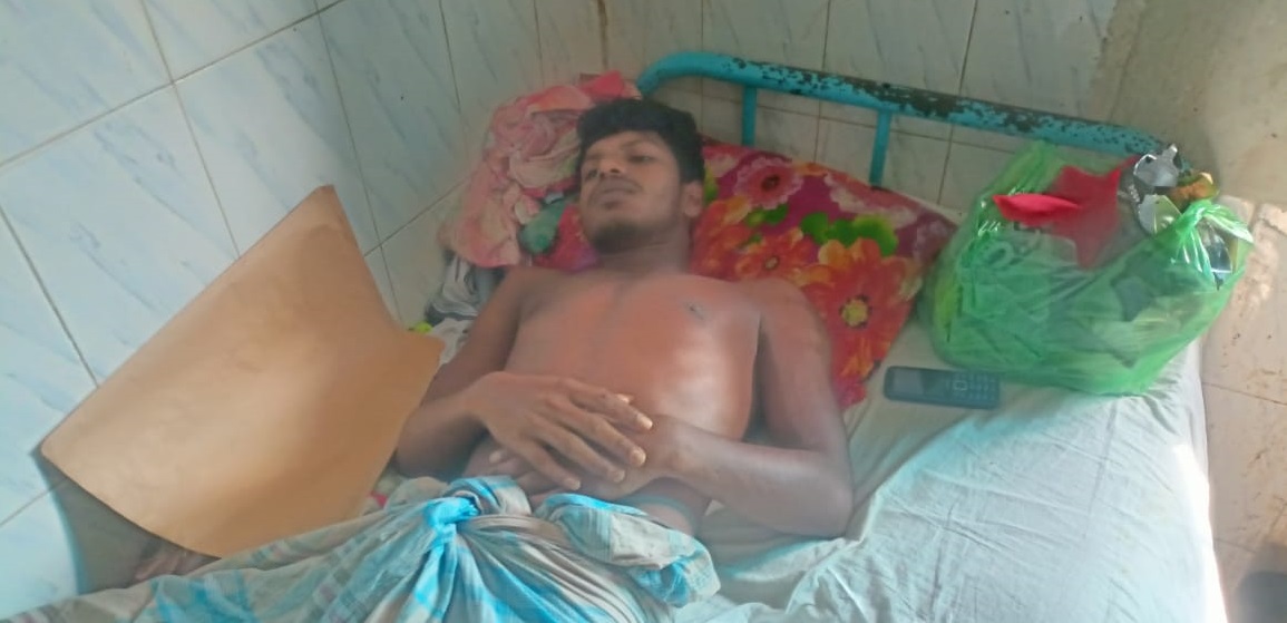 নাজিরপুরে চুরির অপবাদে যুবককে মধ্যযুগীয় কায়দায় নির্যাতন