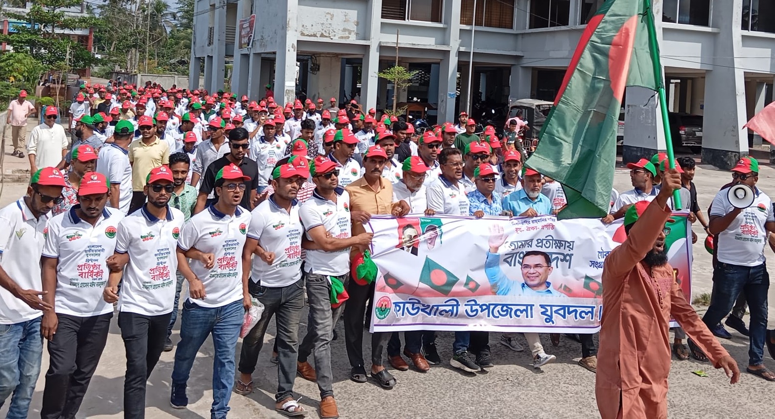 কাউখালীতে যুবদলের প্রতিষ্ঠা বার্ষিকী উপলক্ষে বর্ণাঢ্য শোভাযাত্রা ও মৎস্য অবমুক্তকরন