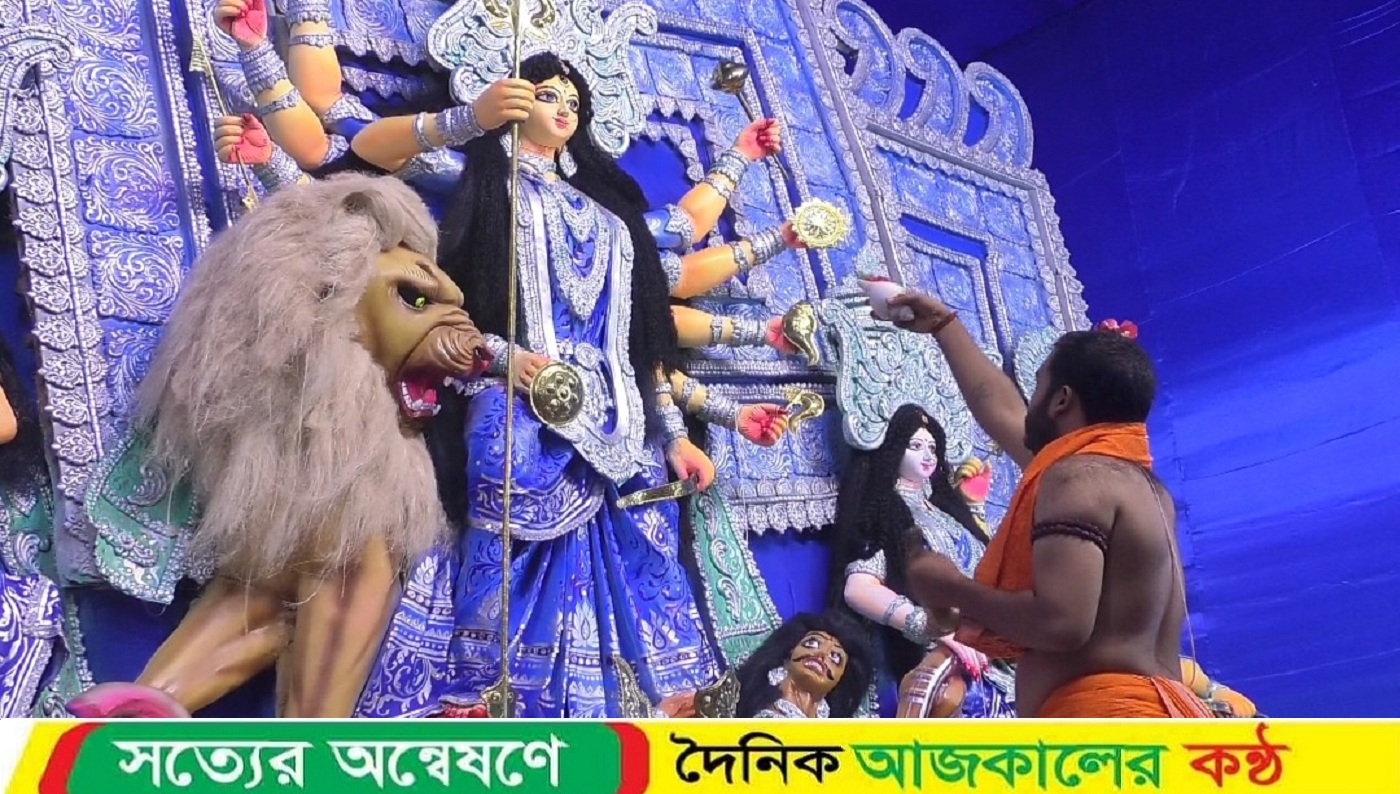 পূজা-অর্চনা ,অঞ্জলী, আরতী আর ভোগরাগের মধ্য দিয়ে নাটোরে সনাতন ধর্মাবলম্বীদের শারদীয় দুর্গোৎসবের মহানবমী পালিত হচ্ছে
