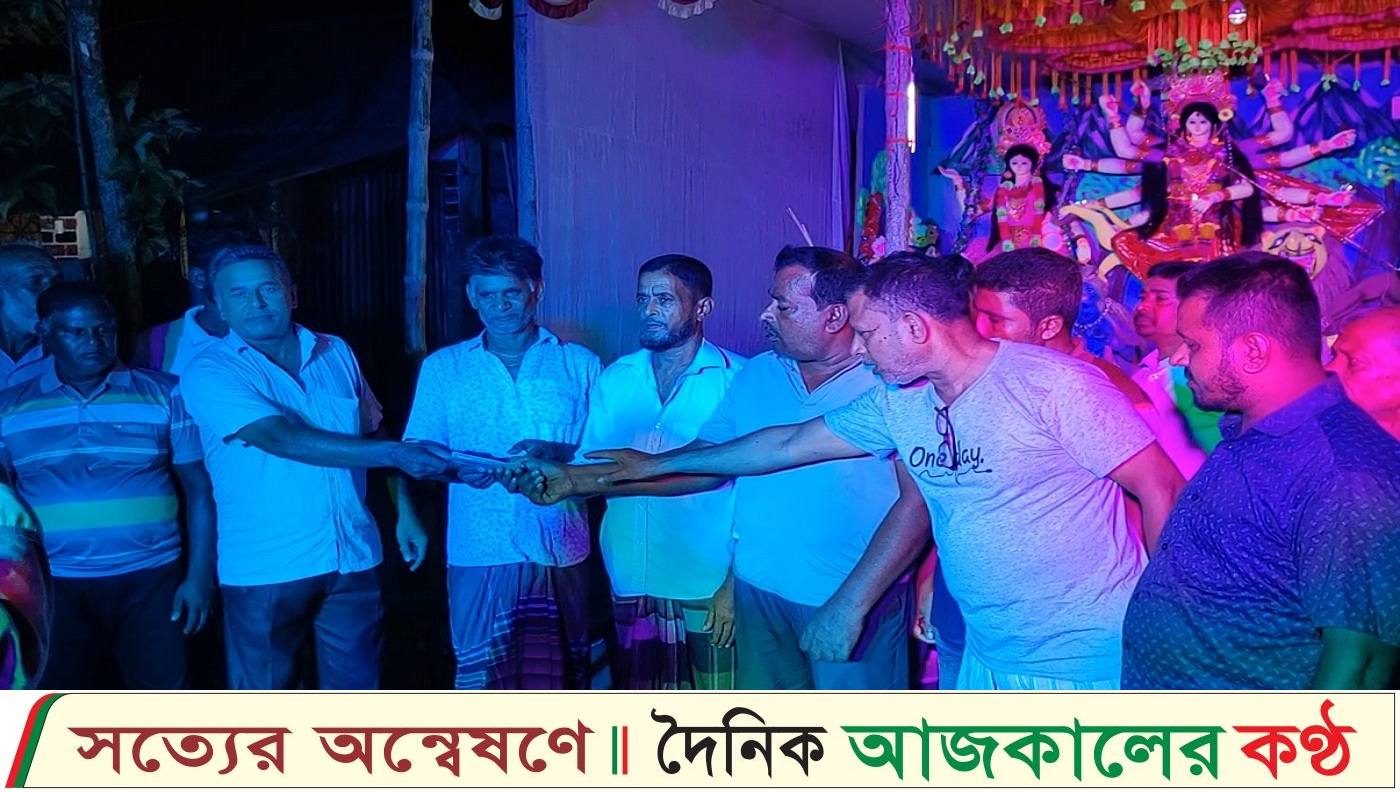 নোয়াগ্রাম ইউনিয়নের পূজামন্ডপে আর্থিক সহযোগিতা দিলেন ইউনিয়ন শ্রমিক দলের সভাপতি হুমায়ুন কবীর