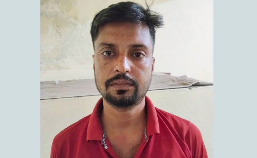 নাটোরে কিশোরীকে প্রেমের ফাঁদে ফেলে গণ ধর্ষনের ঘটনায় প্রধান আসামী গ্রেফতার